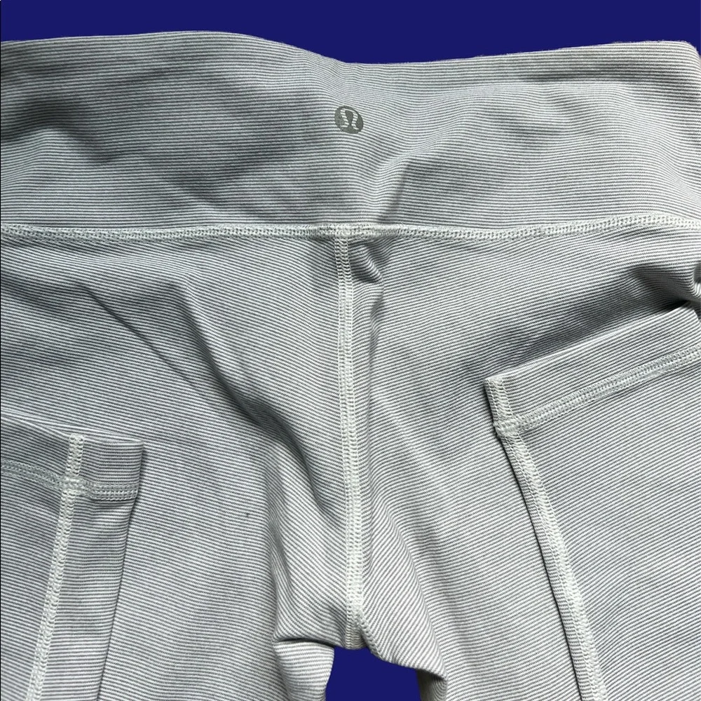 Lululemon Gray & White Striped Legging Size 6 NWOT